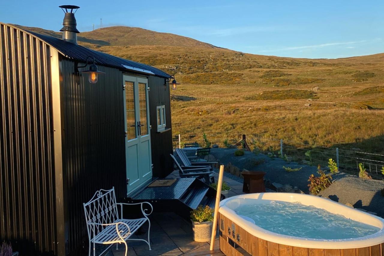Black Hut At Slieve Croob Glamping Ballyward Esterno foto